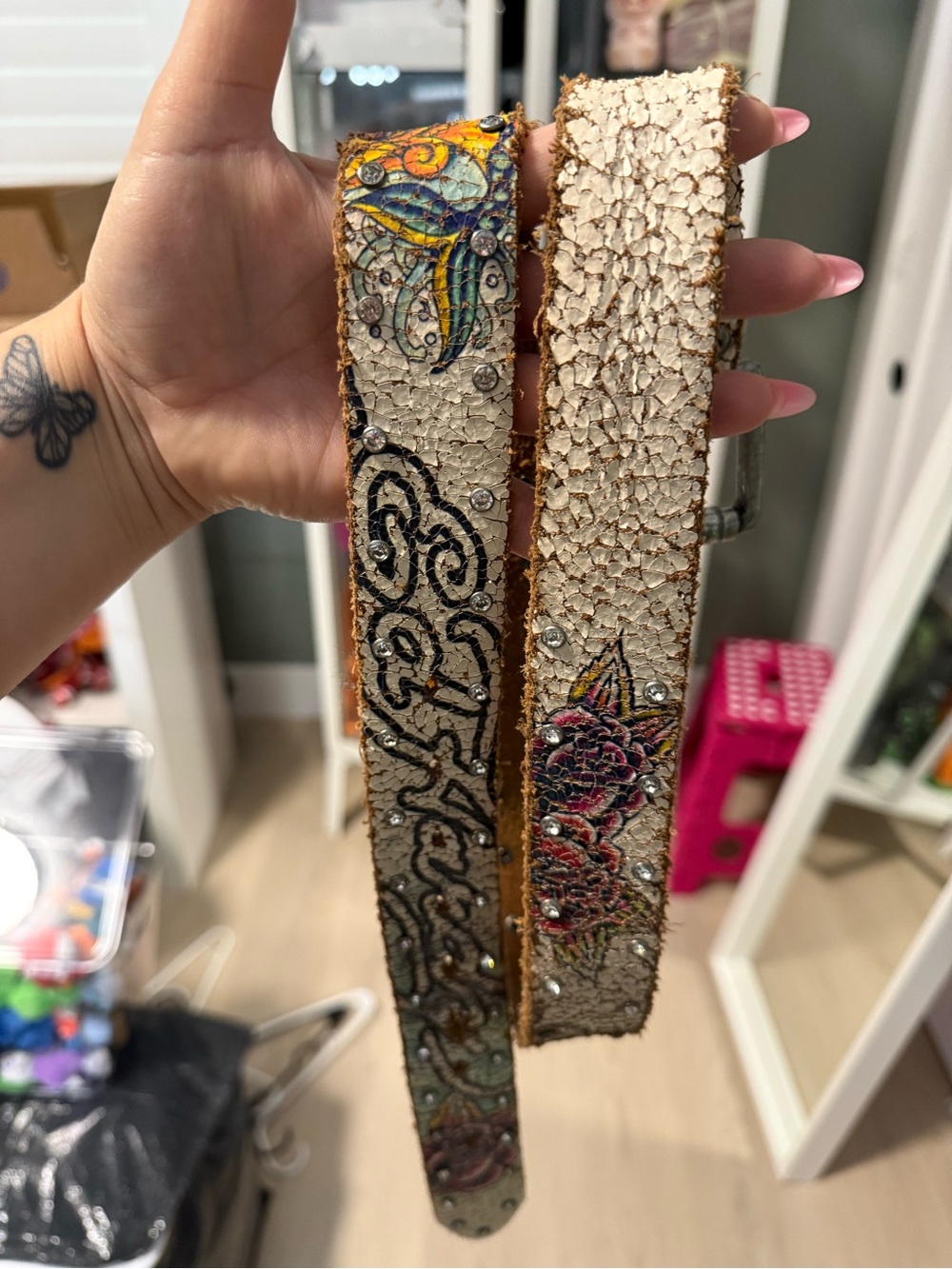 Embellished Cracked-Texture Leather Belt in Cream with Floral Accents